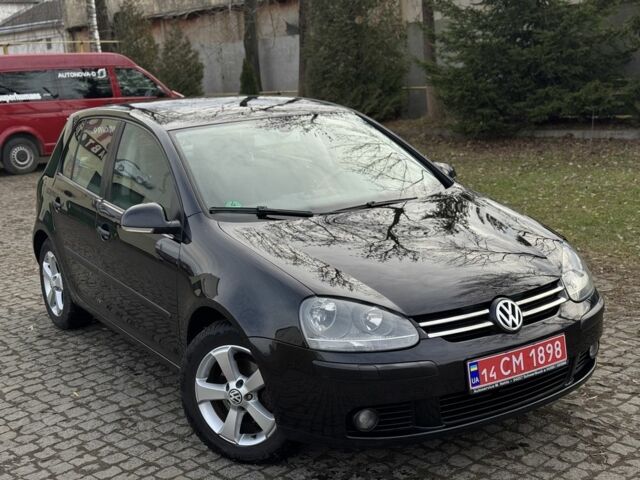 Черный Фольксваген Гольф, объемом двигателя 1.6 л и пробегом 200 тыс. км за 5200 $, фото 1 на Automoto.ua