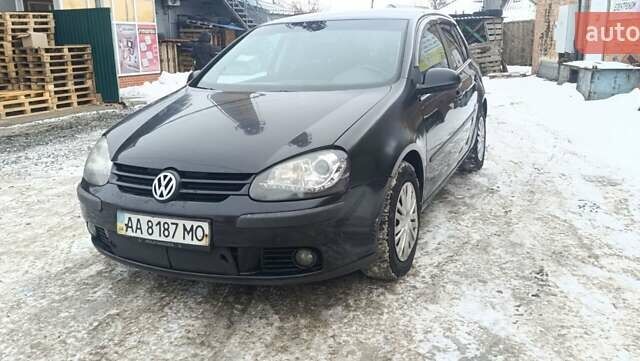 Черный Фольксваген Гольф, объемом двигателя 1.6 л и пробегом 243 тыс. км за 3900 $, фото 1 на Automoto.ua