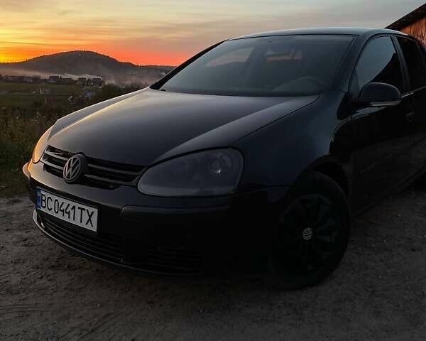 Черный Фольксваген Гольф, объемом двигателя 1.6 л и пробегом 297 тыс. км за 6150 $, фото 1 на Automoto.ua