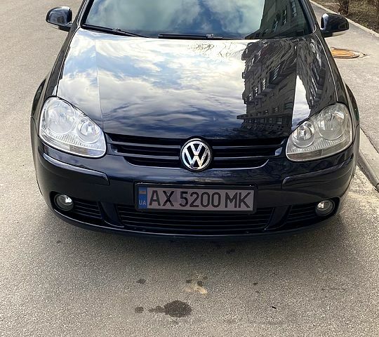 Черный Фольксваген Гольф, объемом двигателя 1.6 л и пробегом 297 тыс. км за 5050 $, фото 1 на Automoto.ua