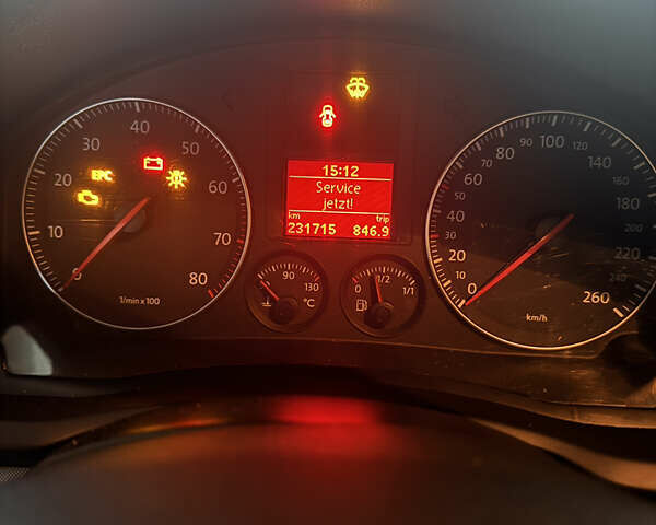 Черный Фольксваген Гольф, объемом двигателя 1.6 л и пробегом 231 тыс. км за 5850 $, фото 1 на Automoto.ua