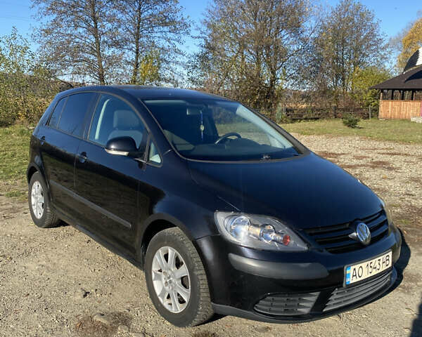 Черный Фольксваген Гольф, объемом двигателя 1.6 л и пробегом 229 тыс. км за 5200 $, фото 1 на Automoto.ua