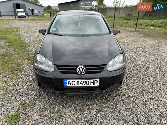 Черный Фольксваген Гольф, объемом двигателя 1.6 л и пробегом 256 тыс. км за 5800 $, фото 1 на Automoto.ua