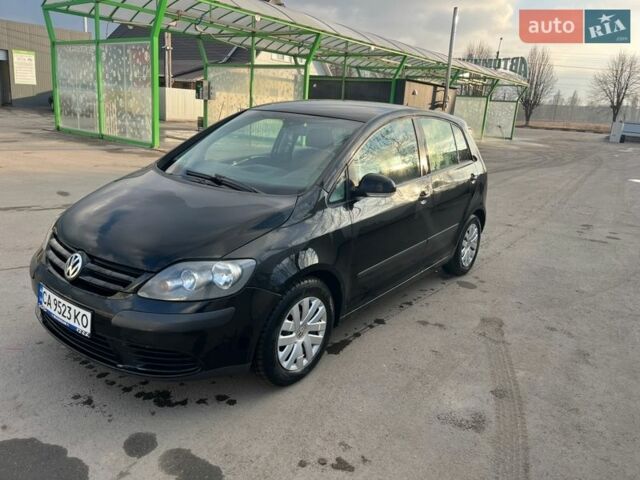 Черный Фольксваген Гольф, объемом двигателя 1.39 л и пробегом 280 тыс. км за 4200 $, фото 1 на Automoto.ua