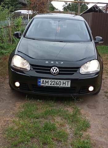 Черный Фольксваген Гольф, объемом двигателя 1.39 л и пробегом 298 тыс. км за 5500 $, фото 1 на Automoto.ua