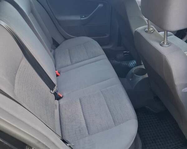 Чорний Фольксваген Гольф, об'ємом двигуна 1.6 л та пробігом 260 тис. км за 5400 $, фото 1 на Automoto.ua