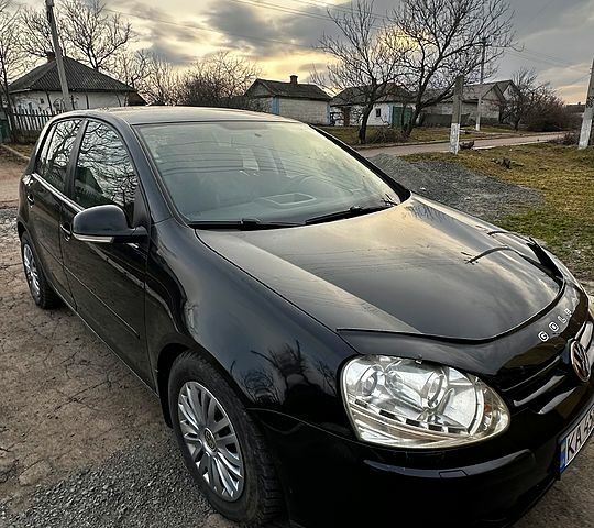 Черный Фольксваген Гольф, объемом двигателя 1.6 л и пробегом 255 тыс. км за 5000 $, фото 1 на Automoto.ua