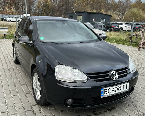 Черный Фольксваген Гольф, объемом двигателя 1.6 л и пробегом 195 тыс. км за 5900 $, фото 1 на Automoto.ua