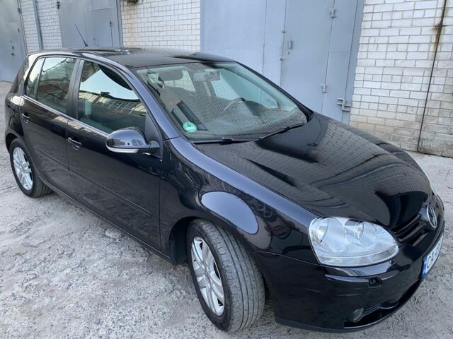 Черный Фольксваген Гольф, объемом двигателя 1.6 л и пробегом 222 тыс. км за 5800 $, фото 1 на Automoto.ua