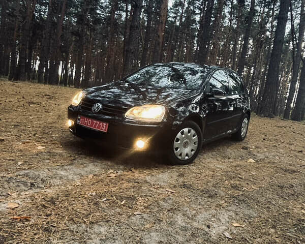 Черный Фольксваген Гольф, объемом двигателя 1.4 л и пробегом 268 тыс. км за 5650 $, фото 1 на Automoto.ua