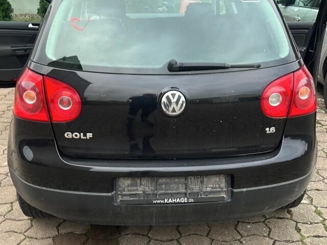 Черный Фольксваген Гольф, объемом двигателя 1.6 л и пробегом 200 тыс. км за 4850 $, фото 1 на Automoto.ua