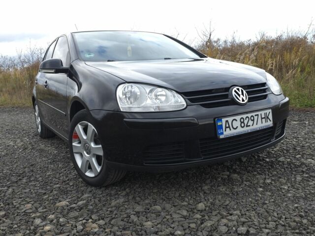 Черный Фольксваген Гольф, объемом двигателя 1.6 л и пробегом 220 тыс. км за 5250 $, фото 1 на Automoto.ua