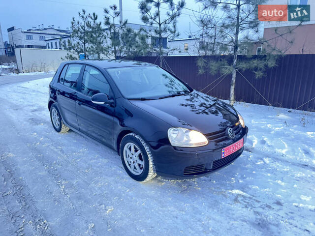 Черный Фольксваген Гольф, объемом двигателя 1.6 л и пробегом 200 тыс. км за 5850 $, фото 1 на Automoto.ua