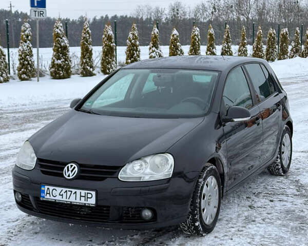 Черный Фольксваген Гольф, объемом двигателя 1.4 л и пробегом 255 тыс. км за 5400 $, фото 1 на Automoto.ua