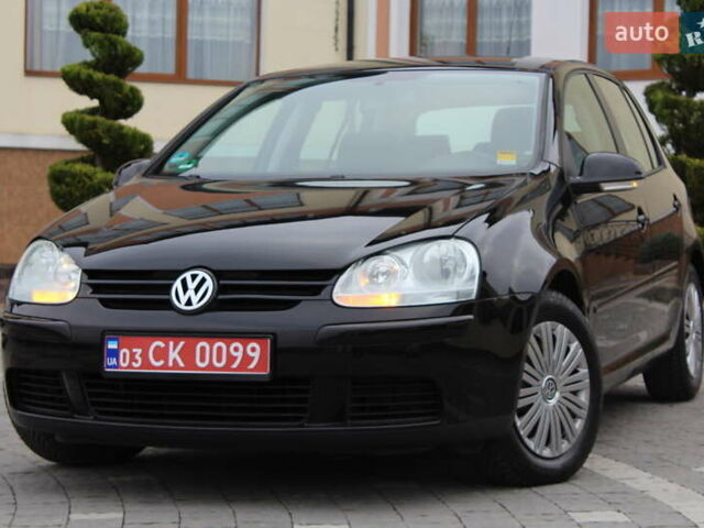 Черный Фольксваген Гольф, объемом двигателя 1.6 л и пробегом 205 тыс. км за 5490 $, фото 1 на Automoto.ua