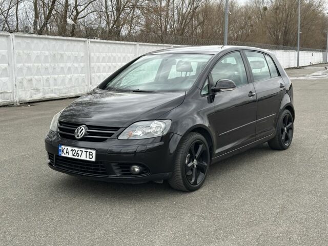 Черный Фольксваген Гольф, объемом двигателя 1.6 л и пробегом 200 тыс. км за 5950 $, фото 1 на Automoto.ua
