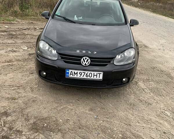 Черный Фольксваген Гольф, объемом двигателя 1.39 л и пробегом 242 тыс. км за 5400 $, фото 1 на Automoto.ua