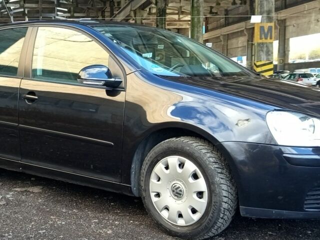 Черный Фольксваген Гольф, объемом двигателя 1.6 л и пробегом 200 тыс. км за 5300 $, фото 1 на Automoto.ua