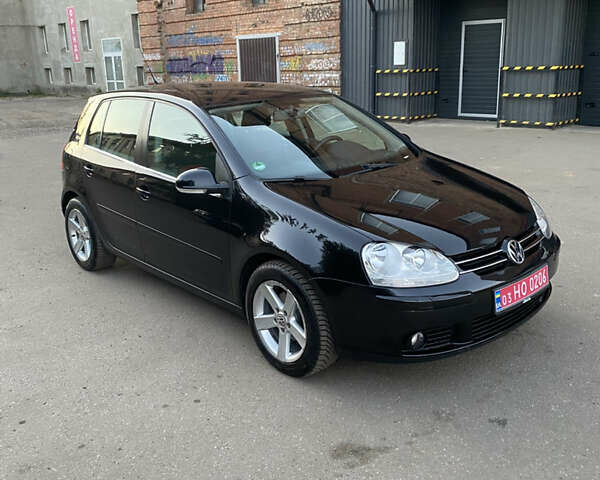 Черный Фольксваген Гольф, объемом двигателя 1.6 л и пробегом 185 тыс. км за 6600 $, фото 1 на Automoto.ua