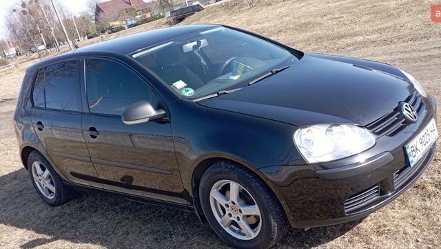 Черный Фольксваген Гольф, объемом двигателя 1.6 л и пробегом 270 тыс. км за 6350 $, фото 1 на Automoto.ua