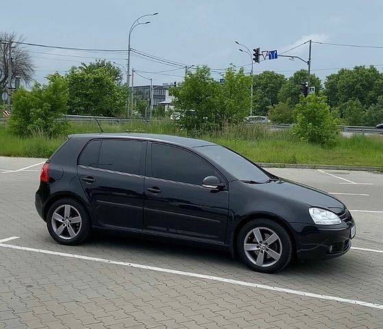 Чорний Фольксваген Гольф, об'ємом двигуна 1.39 л та пробігом 165 тис. км за 6000 $, фото 1 на Automoto.ua