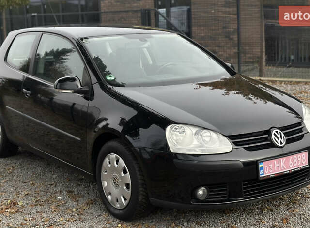 Черный Фольксваген Гольф, объемом двигателя 1.4 л и пробегом 180 тыс. км за 3000 $, фото 1 на Automoto.ua