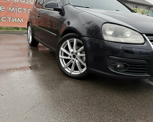 Черный Фольксваген Гольф, объемом двигателя 1.39 л и пробегом 284 тыс. км за 6500 $, фото 1 на Automoto.ua