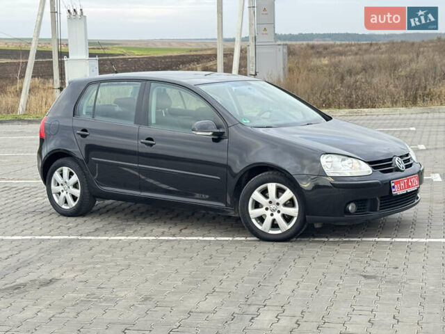Черный Фольксваген Гольф, объемом двигателя 1.6 л и пробегом 218 тыс. км за 5900 $, фото 1 на Automoto.ua