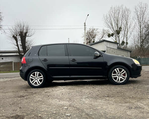 Черный Фольксваген Гольф, объемом двигателя 1.6 л и пробегом 245 тыс. км за 5700 $, фото 1 на Automoto.ua