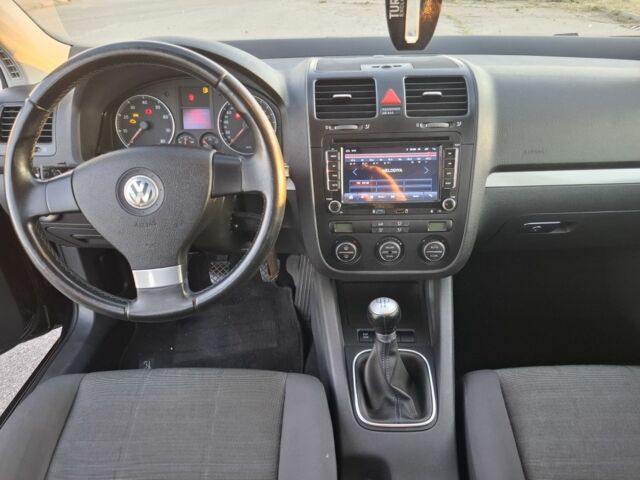 Черный Фольксваген Гольф, объемом двигателя 1 л и пробегом 180 тыс. км за 6750 $, фото 1 на Automoto.ua