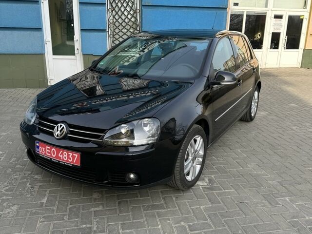 Черный Фольксваген Гольф, объемом двигателя 1.6 л и пробегом 220 тыс. км за 6150 $, фото 1 на Automoto.ua