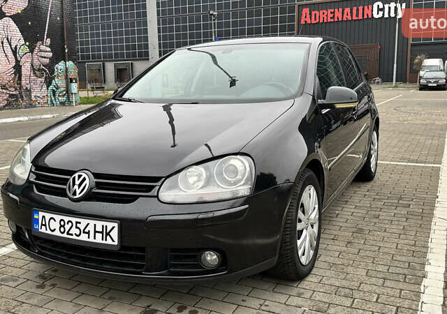 Черный Фольксваген Гольф, объемом двигателя 1.39 л и пробегом 245 тыс. км за 6100 $, фото 1 на Automoto.ua