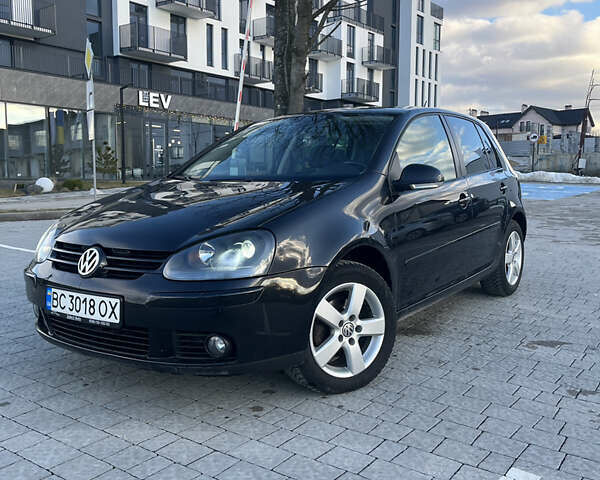 Черный Фольксваген Гольф, объемом двигателя 1.6 л и пробегом 234 тыс. км за 5900 $, фото 1 на Automoto.ua