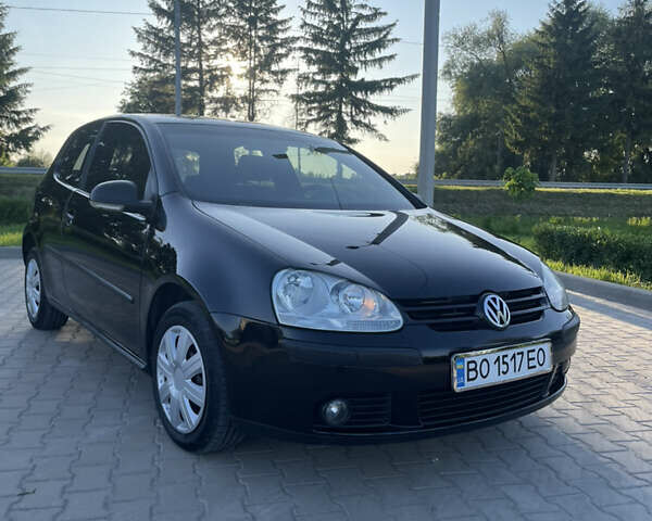 Черный Фольксваген Гольф, объемом двигателя 1.6 л и пробегом 340 тыс. км за 4999 $, фото 1 на Automoto.ua