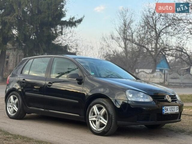 Черный Фольксваген Гольф, объемом двигателя 1.39 л и пробегом 260 тыс. км за 5300 $, фото 1 на Automoto.ua