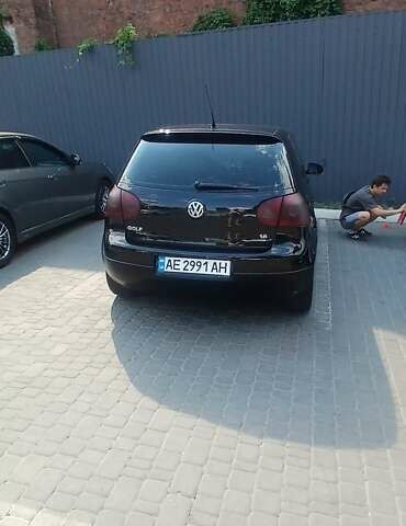 Черный Фольксваген Гольф, объемом двигателя 1.6 л и пробегом 228 тыс. км за 7500 $, фото 1 на Automoto.ua