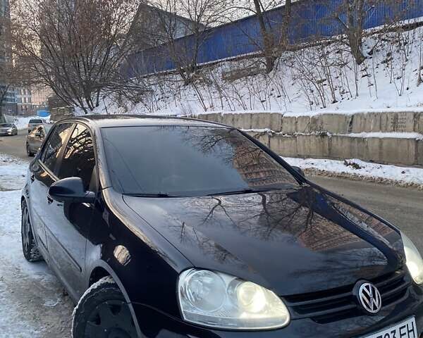 Черный Фольксваген Гольф, объемом двигателя 1.4 л и пробегом 200 тыс. км за 5000 $, фото 1 на Automoto.ua