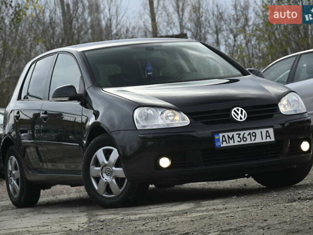 Черный Фольксваген Гольф, объемом двигателя 1.39 л и пробегом 221 тыс. км за 6800 $, фото 1 на Automoto.ua