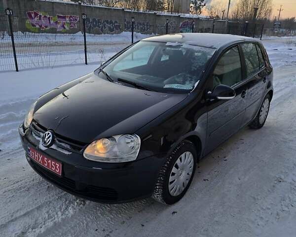 Черный Фольксваген Гольф, объемом двигателя 1.6 л и пробегом 209 тыс. км за 5800 $, фото 1 на Automoto.ua