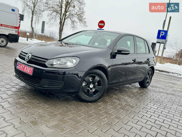 Черный Фольксваген Гольф, объемом двигателя 1.6 л и пробегом 194 тыс. км за 8800 $, фото 1 на Automoto.ua