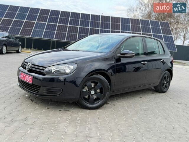 Черный Фольксваген Гольф, объемом двигателя 1.6 л и пробегом 194 тыс. км за 8800 $, фото 1 на Automoto.ua