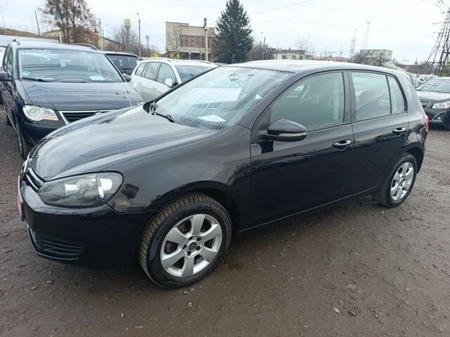 Черный Фольксваген Гольф, объемом двигателя 1 л и пробегом 200 тыс. км за 6500 $, фото 1 на Automoto.ua