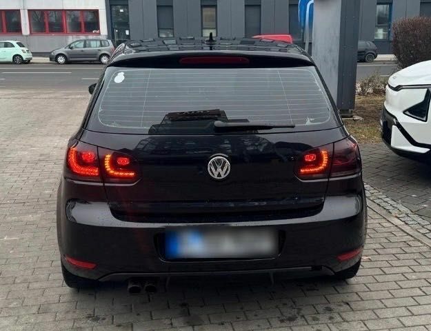 Черный Фольксваген Гольф, объемом двигателя 0 л и пробегом 200 тыс. км за 6555 $, фото 1 на Automoto.ua