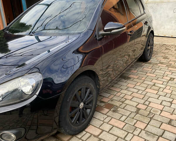 Черный Фольксваген Гольф, объемом двигателя 1.2 л и пробегом 300 тыс. км за 5700 $, фото 1 на Automoto.ua