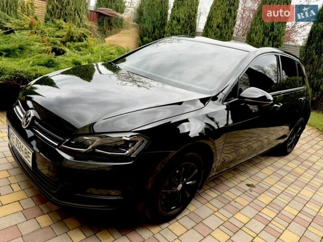 Черный Фольксваген Гольф, объемом двигателя 1.6 л и пробегом 211 тыс. км за 9999 $, фото 1 на Automoto.ua