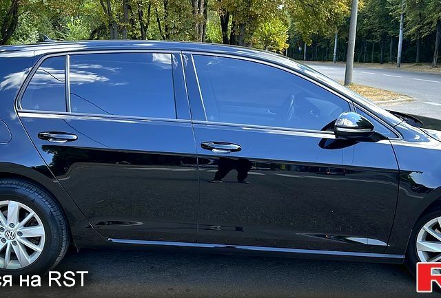 Черный Фольксваген Гольф, объемом двигателя 1.8 л и пробегом 123 тыс. км за 11600 $, фото 1 на Automoto.ua