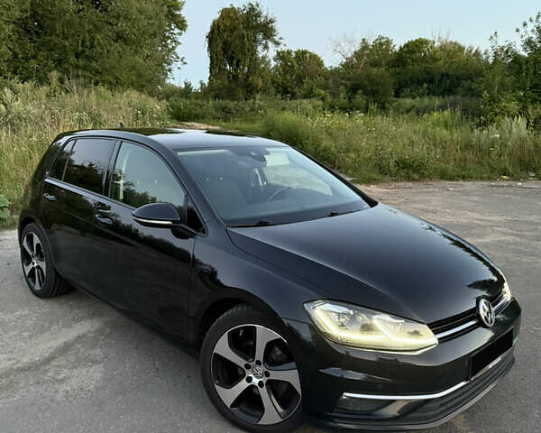 Черный Фольксваген Гольф, объемом двигателя 1.6 л и пробегом 300 тыс. км за 16900 $, фото 1 на Automoto.ua