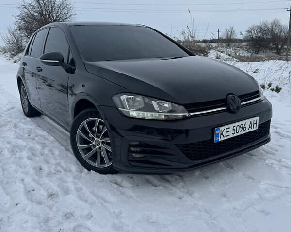 Черный Фольксваген Гольф, объемом двигателя 1.8 л и пробегом 165 тыс. км за 13500 $, фото 1 на Automoto.ua