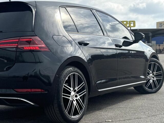 Черный Фольксваген Гольф, объемом двигателя 0 л и пробегом 84 тыс. км за 15900 $, фото 1 на Automoto.ua