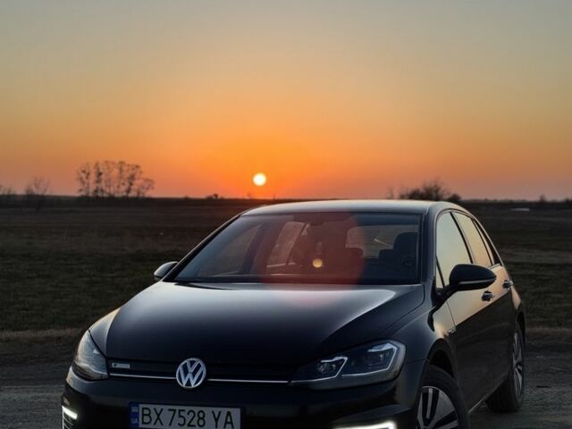 Черный Фольксваген Гольф, объемом двигателя 0 л и пробегом 112 тыс. км за 12900 $, фото 1 на Automoto.ua